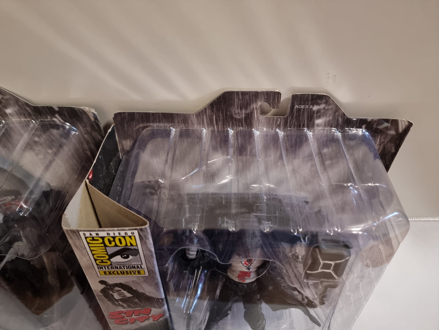 Sin City Deluxe Action Figure with Diorama Base and Accessories