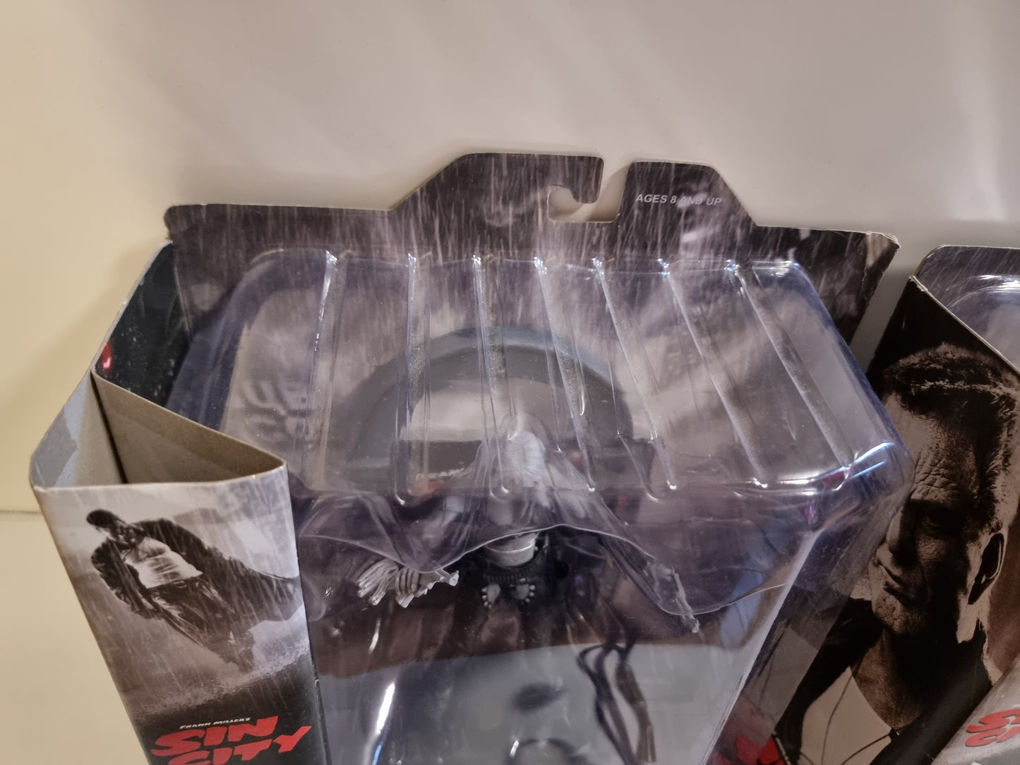 Sin City Deluxe Action Figure with Diorama Base and Accessories