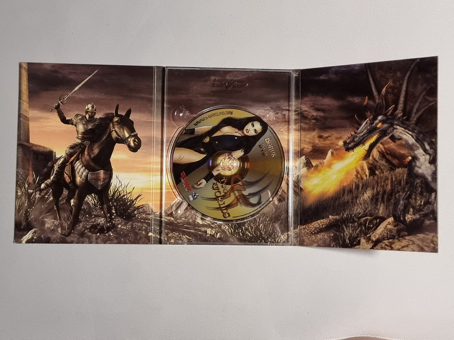 Two Worlds und Bonus DVD